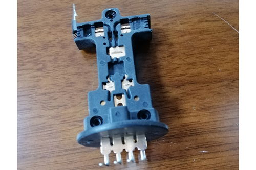 江苏汽车内饰件生产厂 塑胶模具代理加盟与机械设备一体化服务